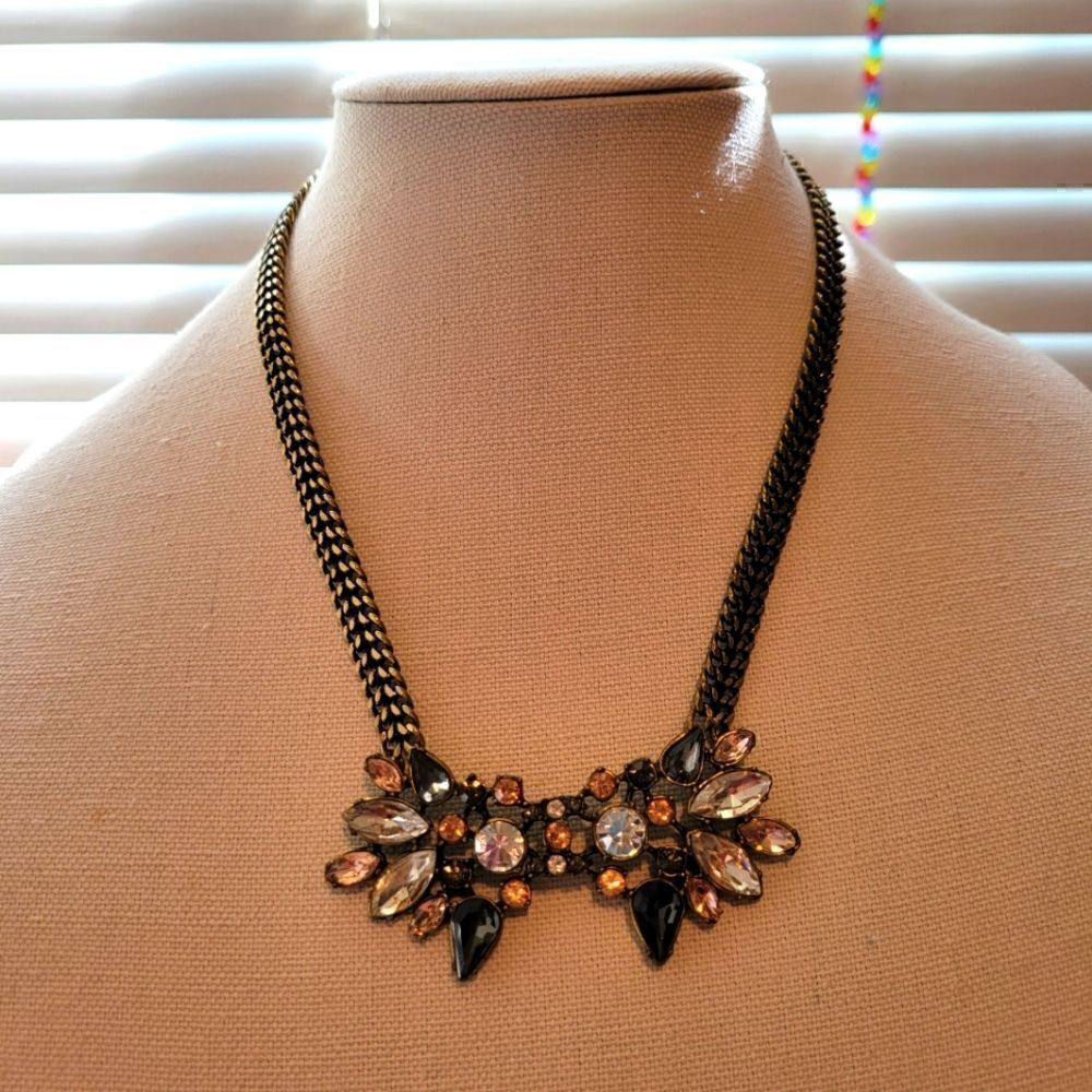 Stunning Sparkly Statement Neclace on Bronze chain.